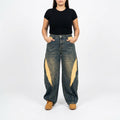 Jeans barrel con inserti gialli