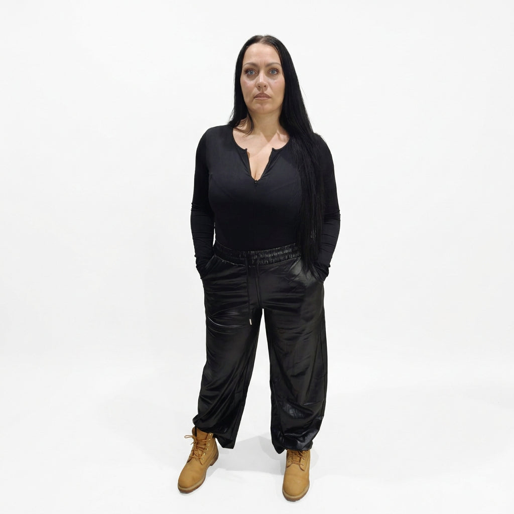 Pantalone nero effetto lucido